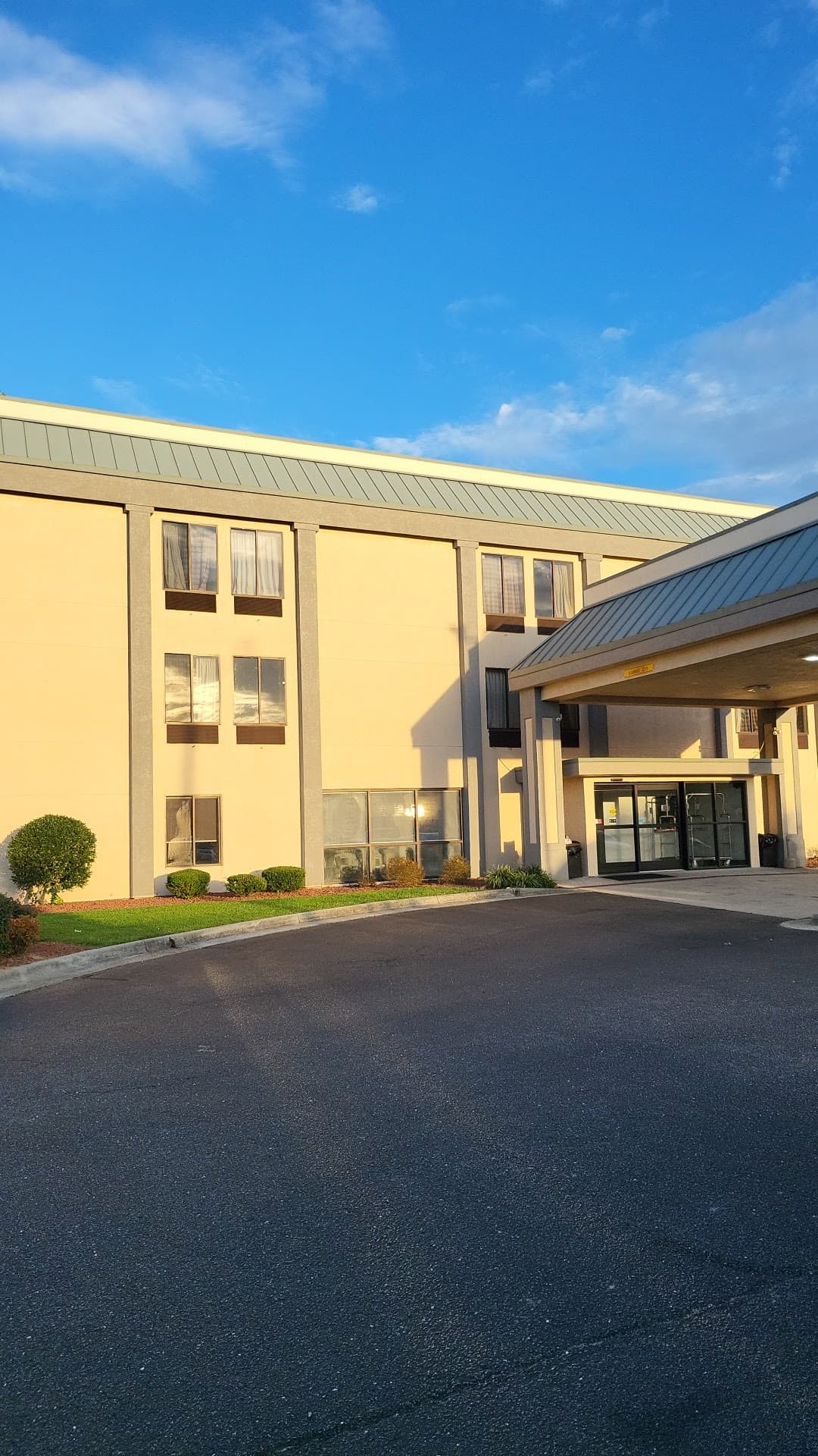 Baymont by Wyndham Fayetteville I-95