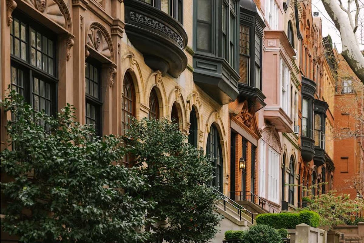 Henri on 24 Hotel Chelsea, Sonder