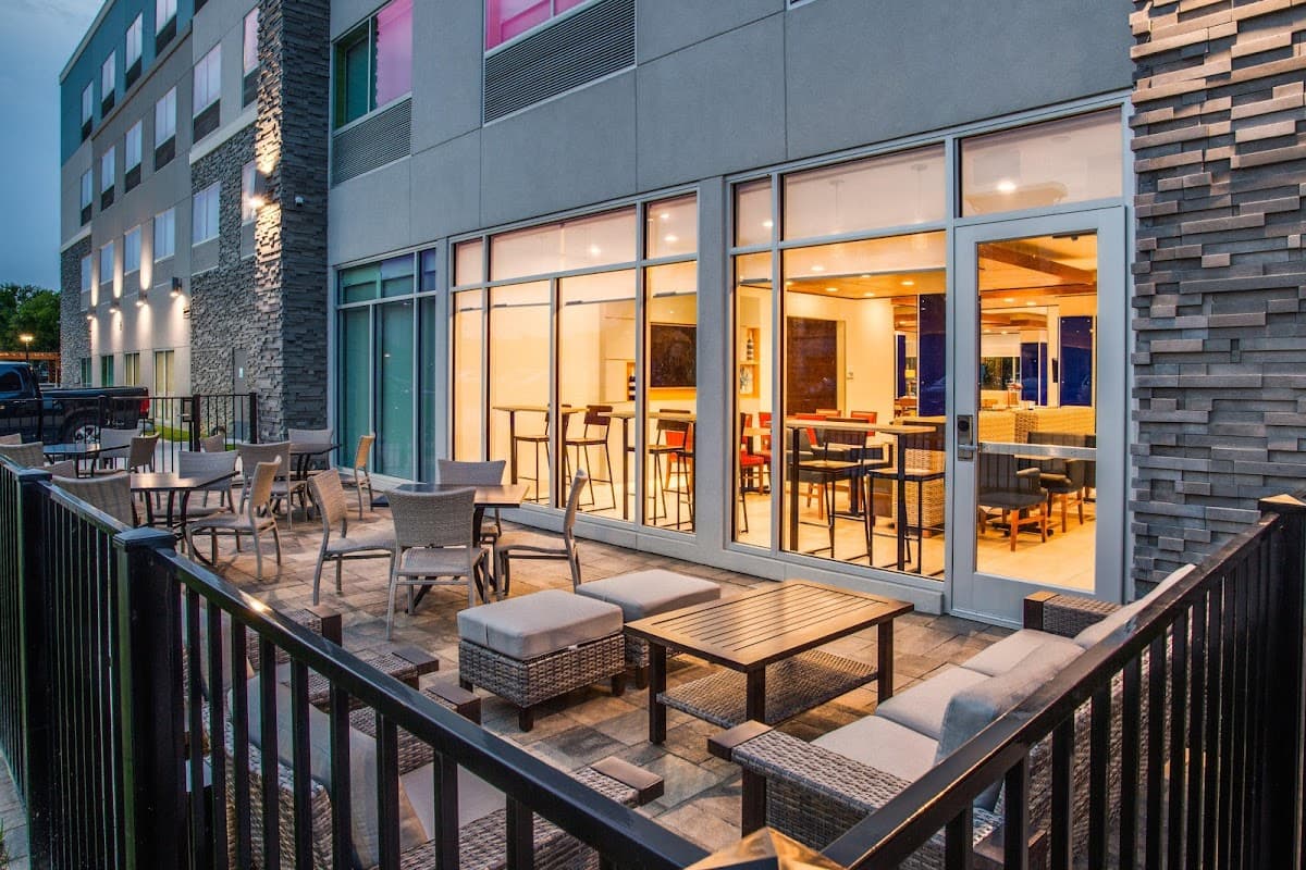Holiday Inn Express & Suites Denton South by IHG