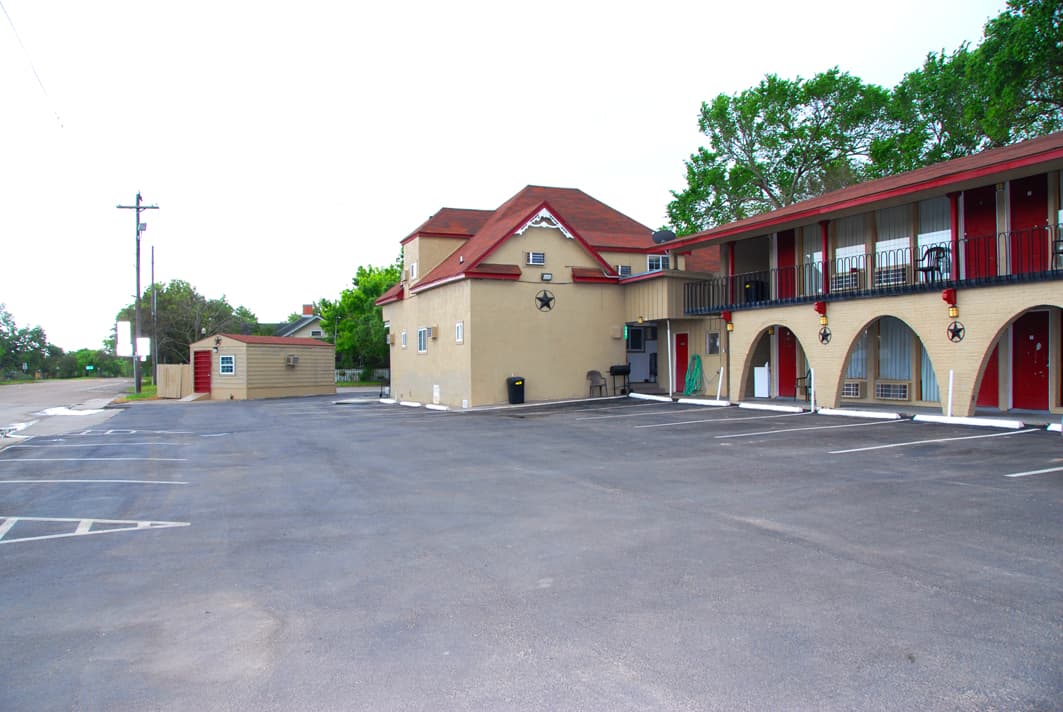 Executive Inn & Suites