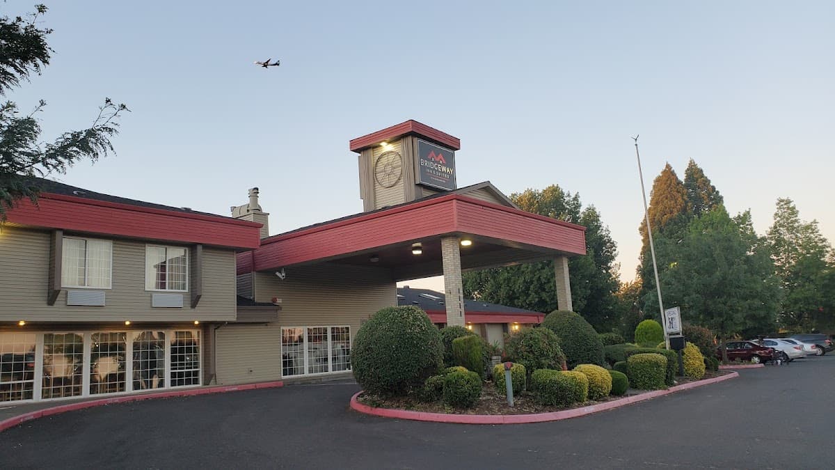 Bridgeway Inn & Suites Portland Airport