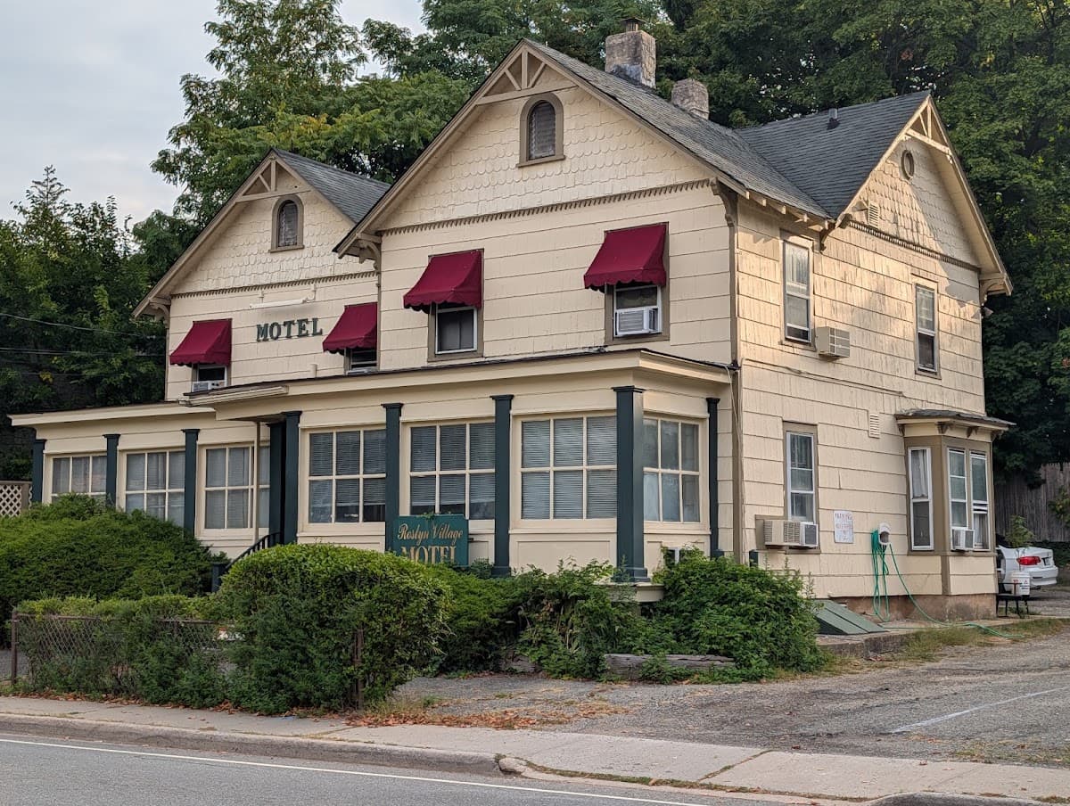 Roslyn Village Motel