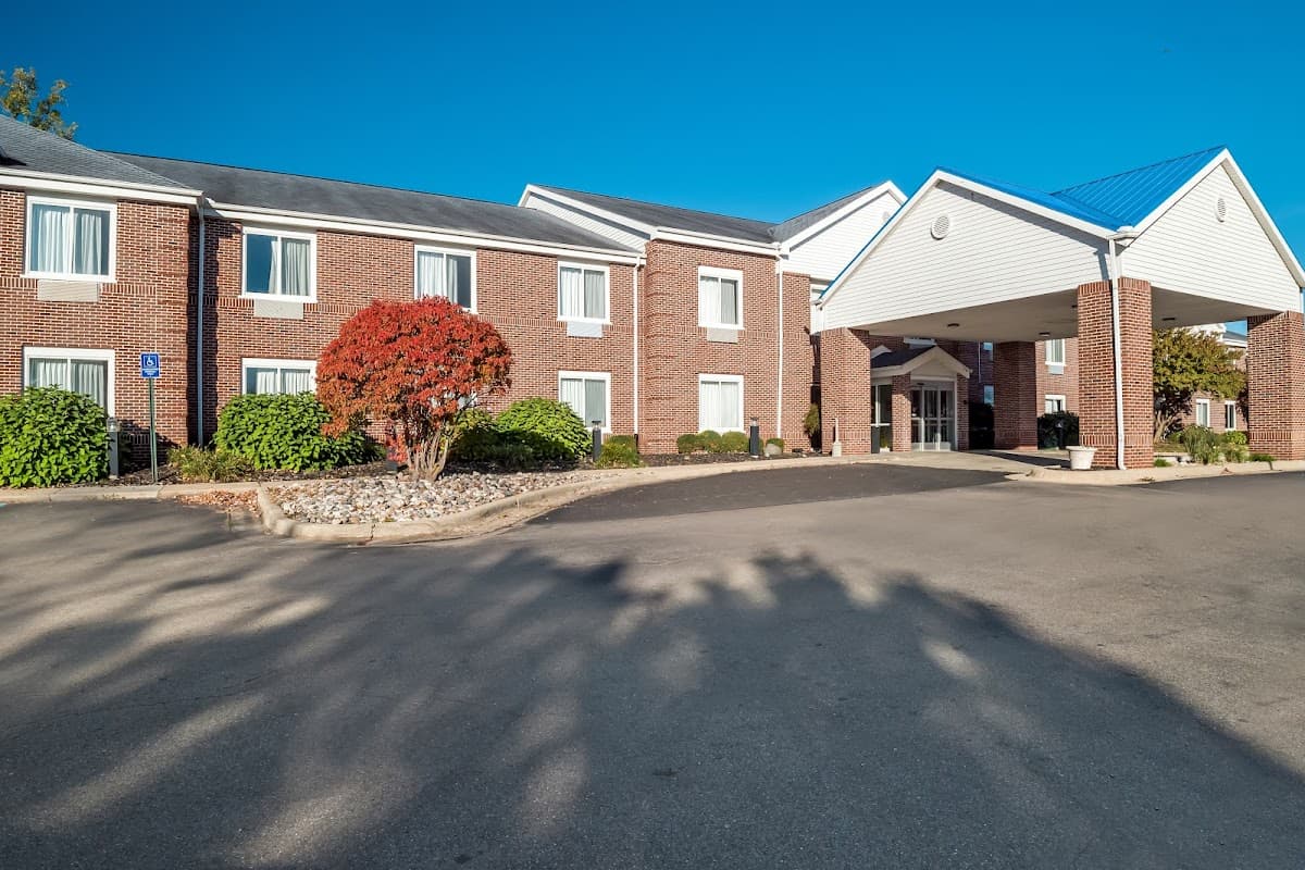 HomeTowne Studios East Lansing - Okemos