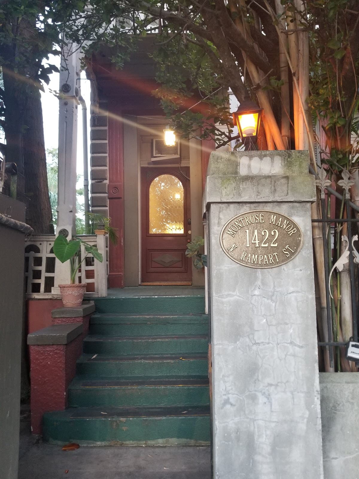 Montrose Manor