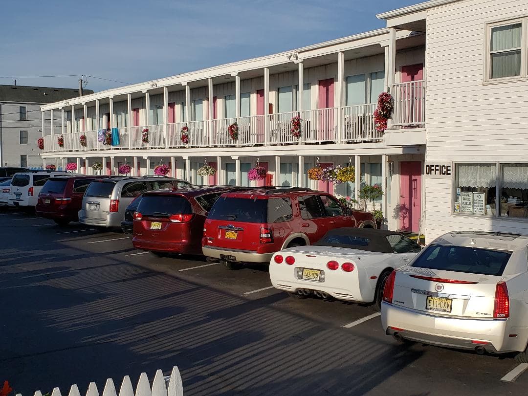 Colony Motel