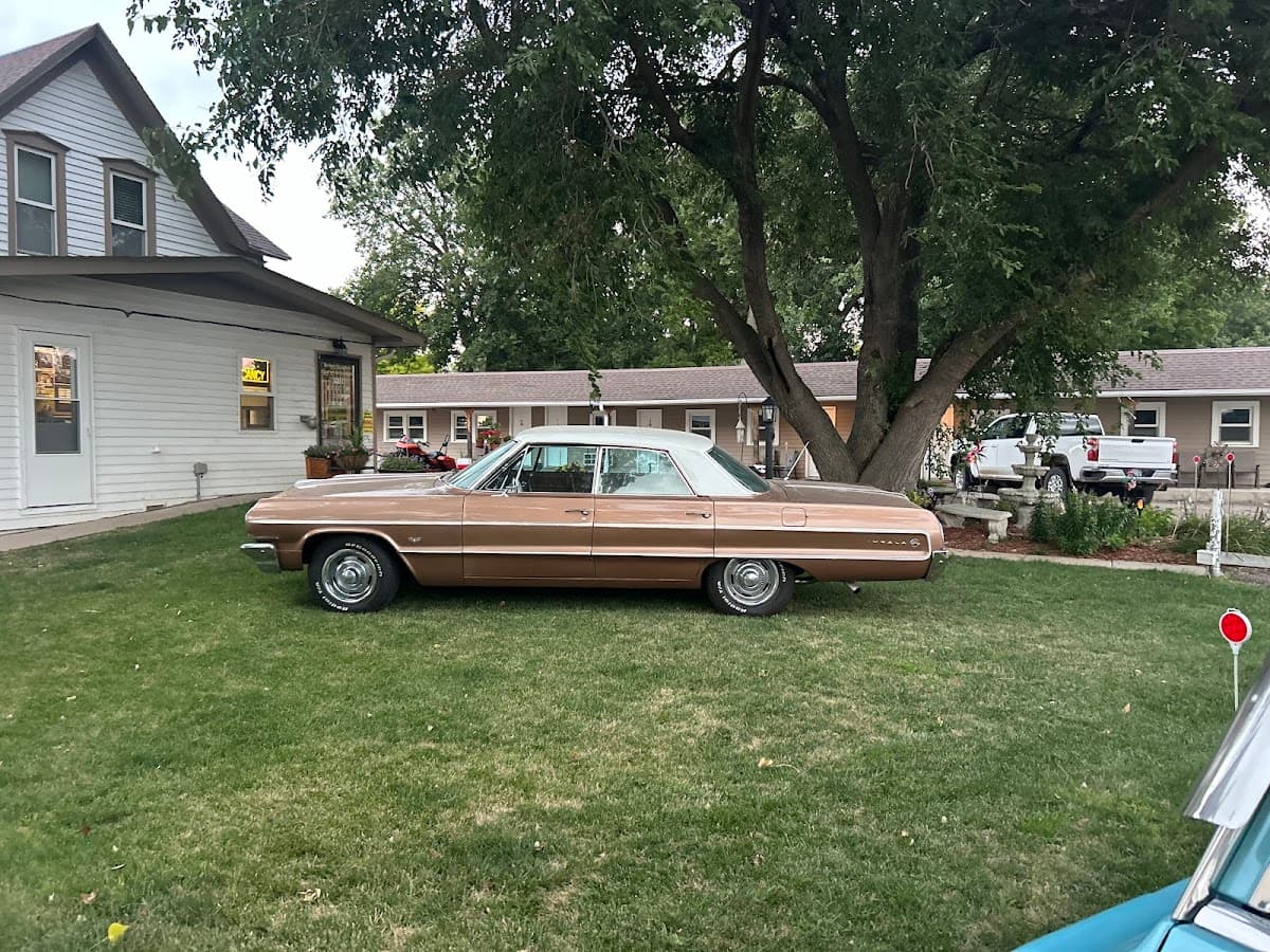 Deluxe Motel