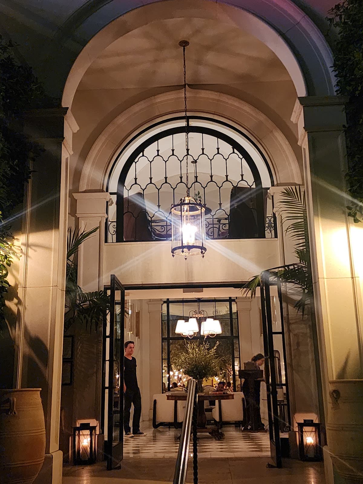 Cara Hotel