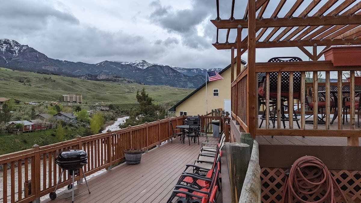 Yellowstone Riverside Cottages