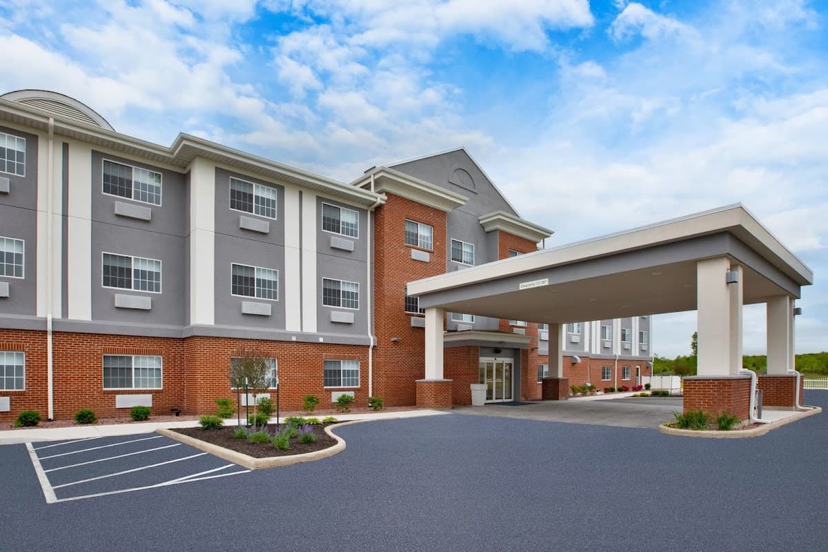 Holiday Inn Express & Suites Defiance by IHG