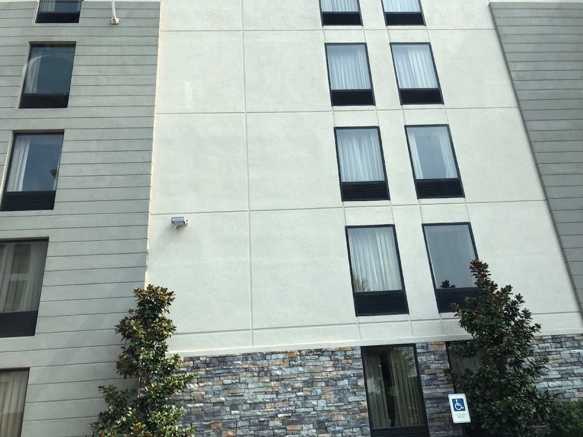 Holiday Inn Express & Suites Jackson Downtown - Coliseum, an IHG Hotel