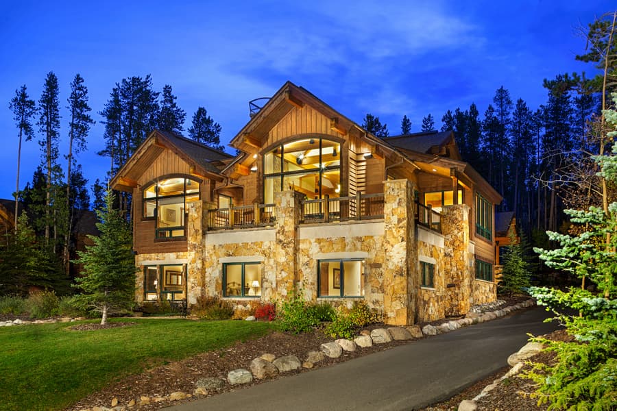 Mountain Majesty Manor by Pinnacle Lodging
