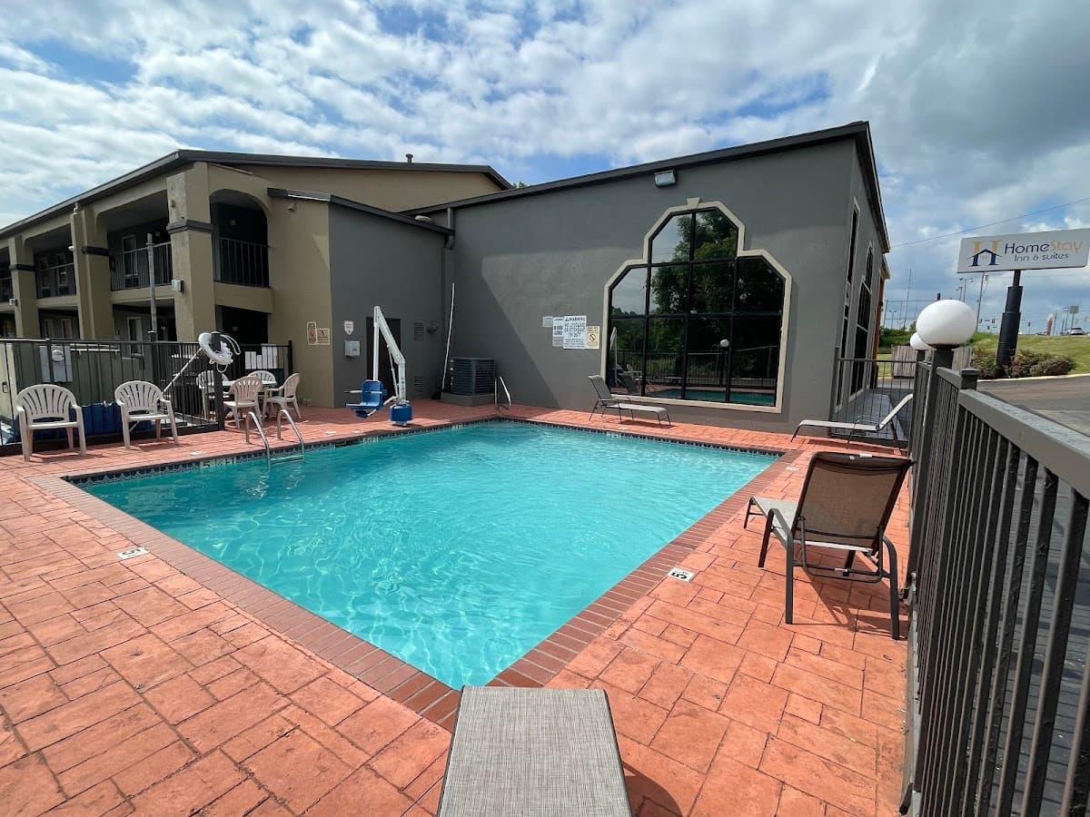 HOMESTAY INN, 6851 INTERSTATE DR, HORN LAKE,MS 38637