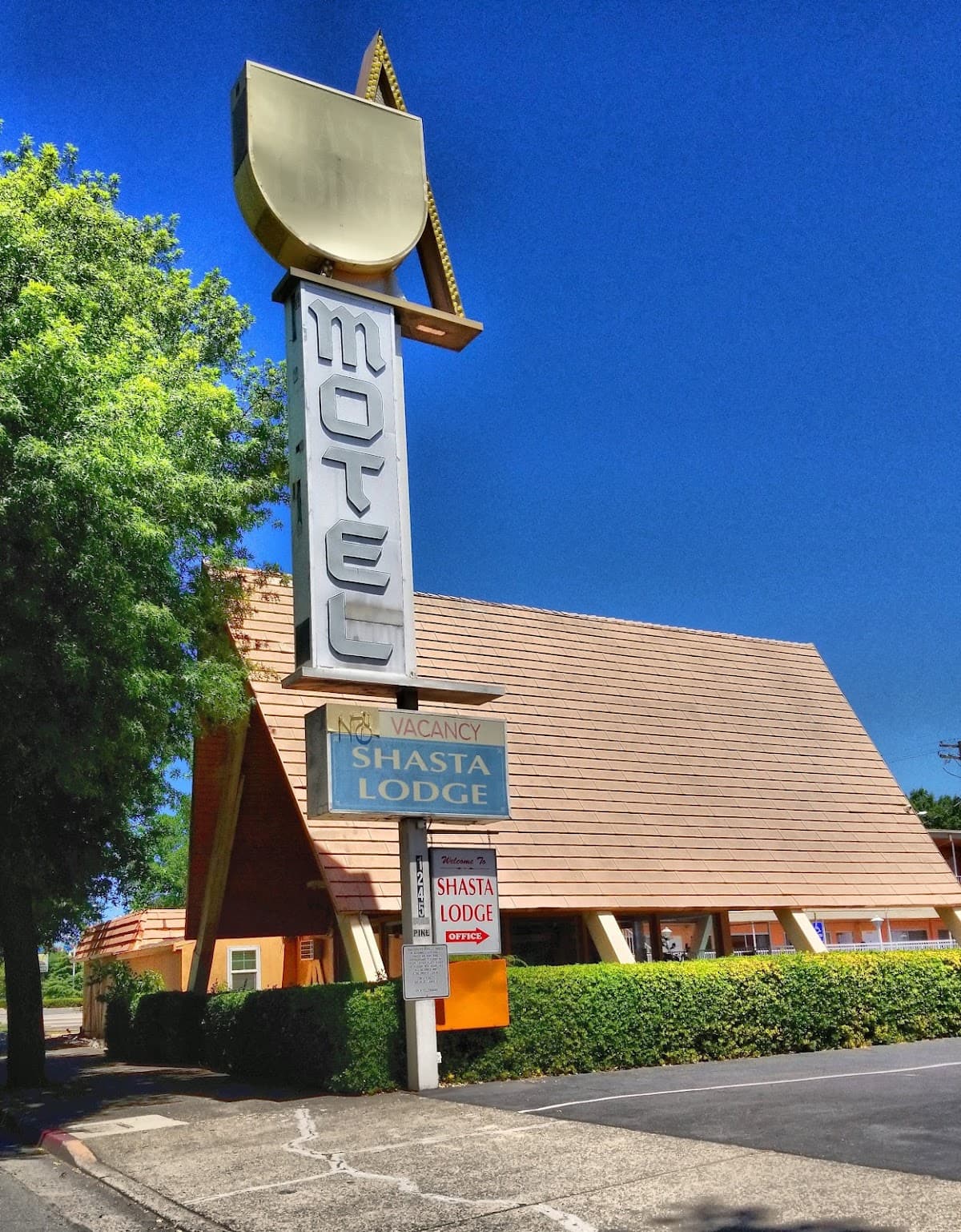 Shasta Lodge