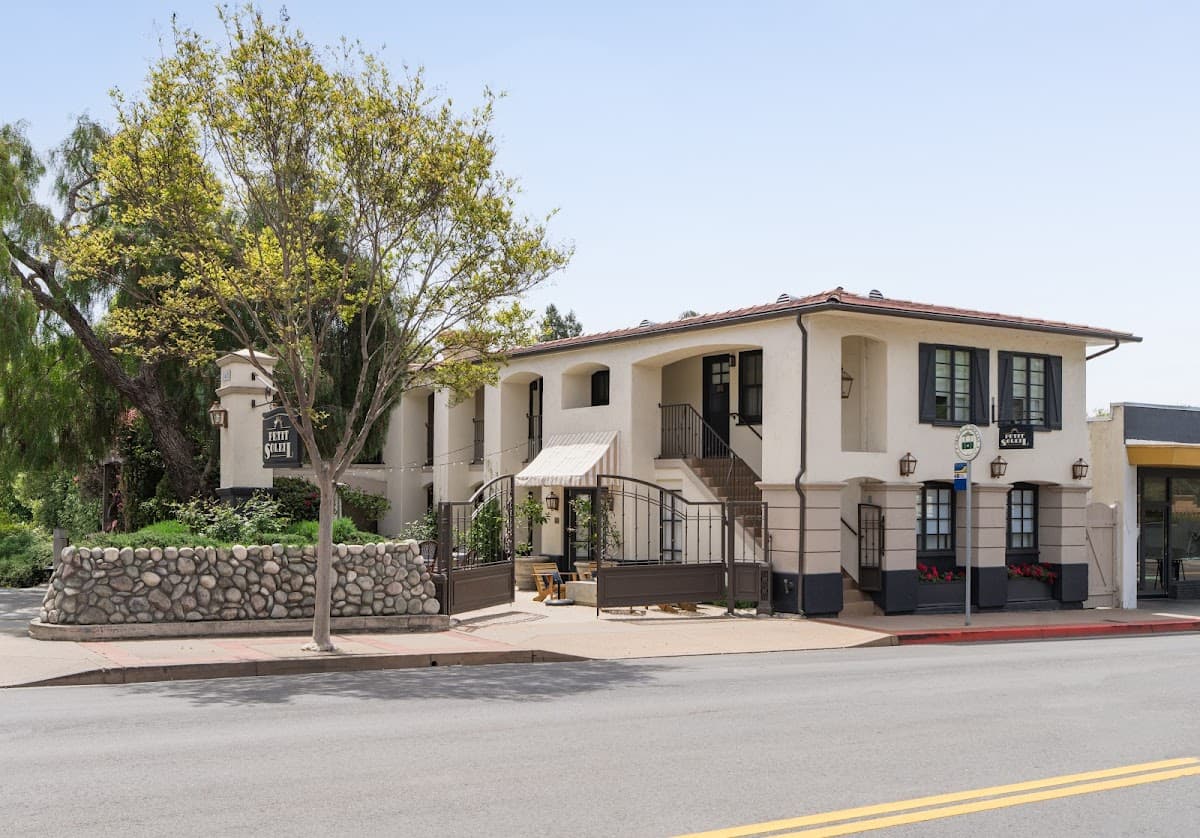 Petit Soleil - Bed, Breakfast and Bar