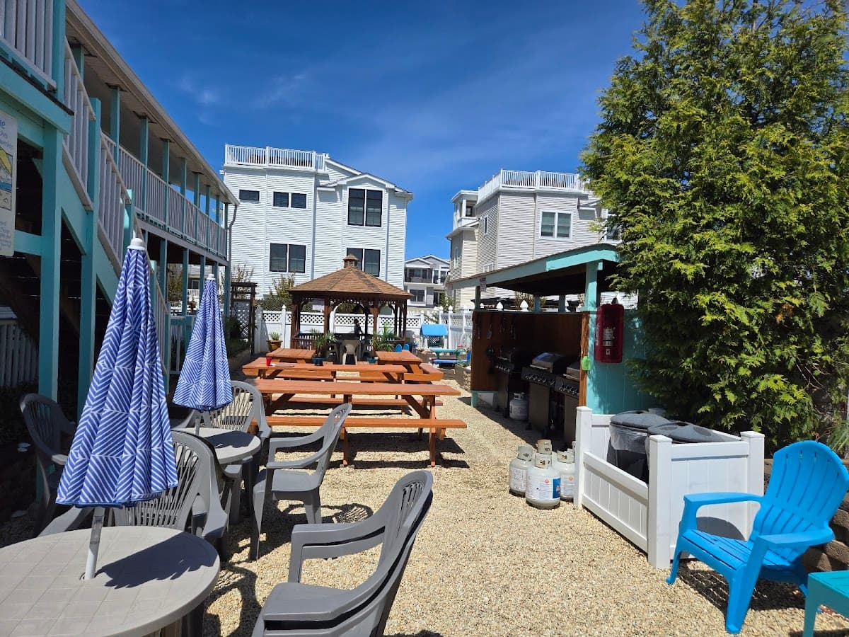 Lorry's Island End Motel