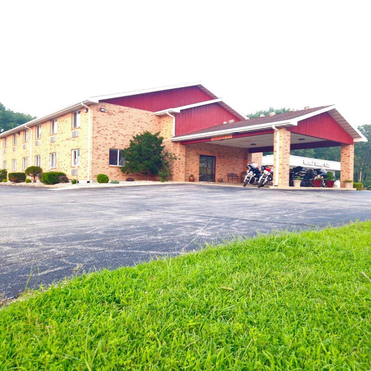 Watseka 24 Inn & Suites