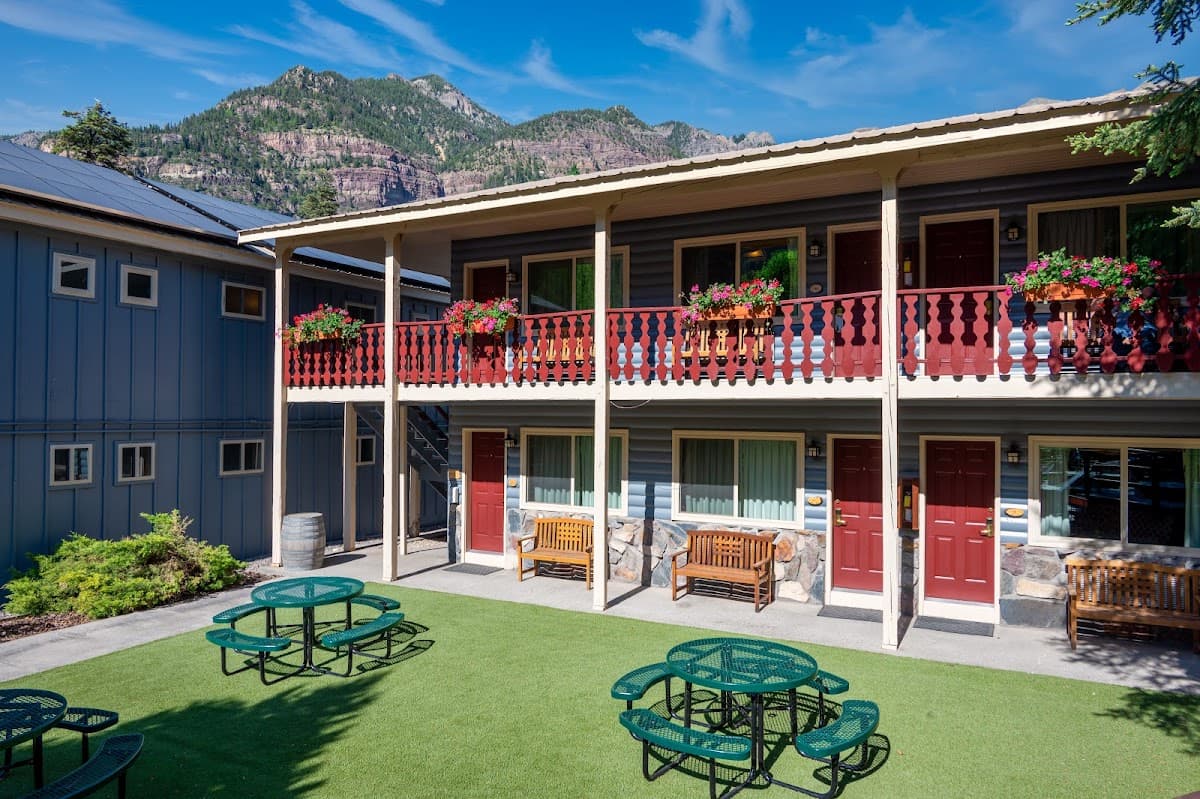 Box Canyon Lodge & Hot Springs