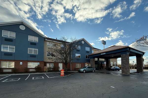 Comfort Inn & Suites Sharonville - Cincinnati North