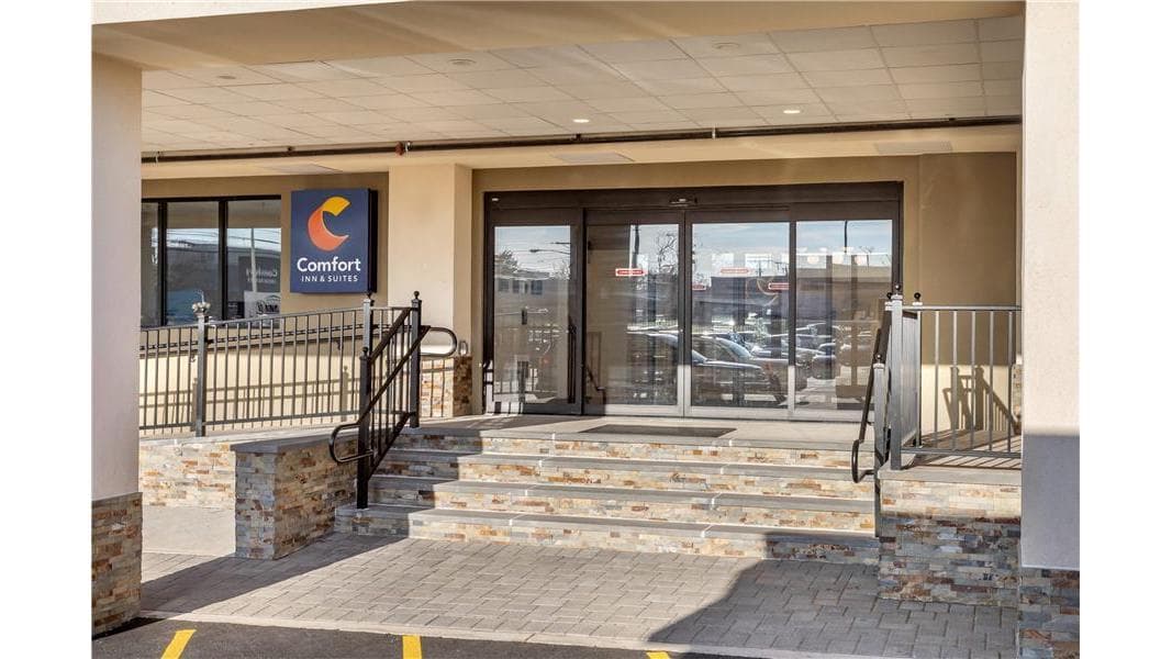Comfort Inn & Suites Newark Liberty International Airport