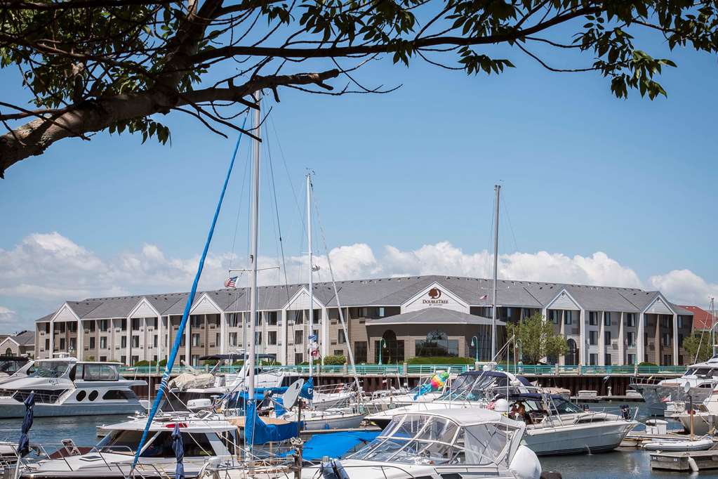 DoubleTree by Hilton Racine Harbourwalk