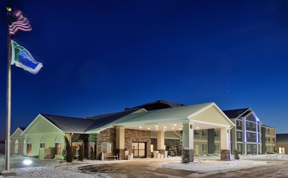 Holiday Inn Express & Suites Beatrice by IHG