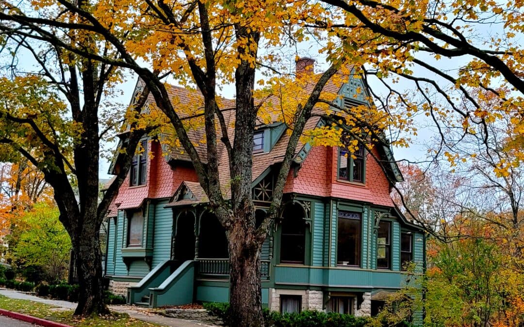 Stay Eureka Springs Lodging