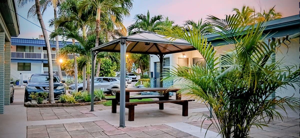 Tropic Isle Hotel & Apts