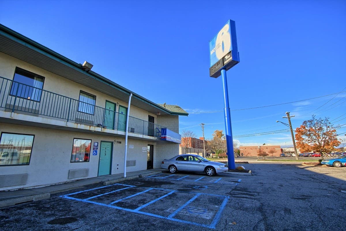 Travel Lodge By Wyndham Madison Heights, MI
