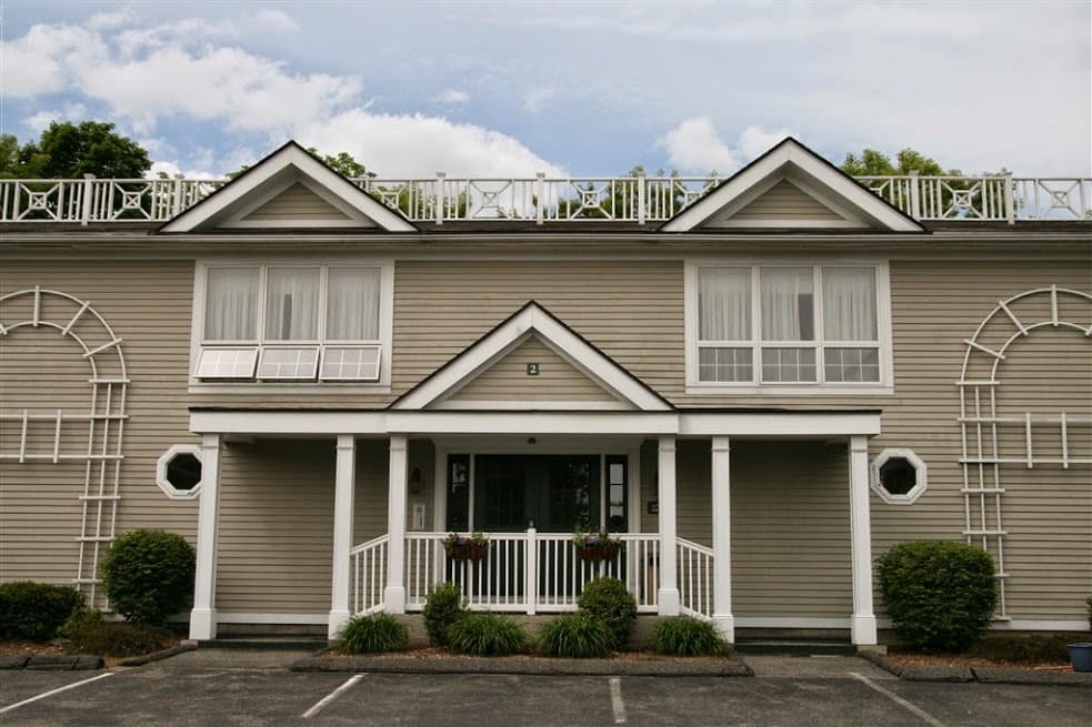The Central Downtown Inn & Suites
