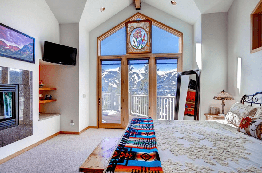Gold Flake by Pinnacle Lodging