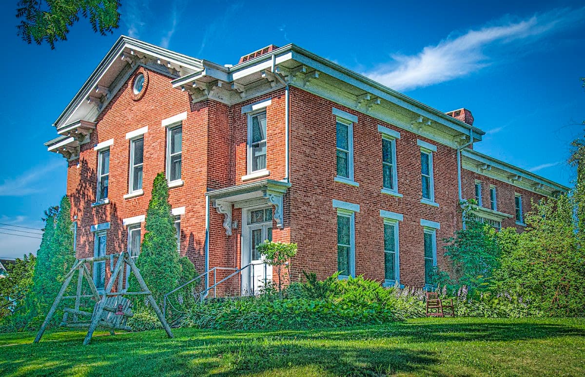 JailHouse Historic Inn