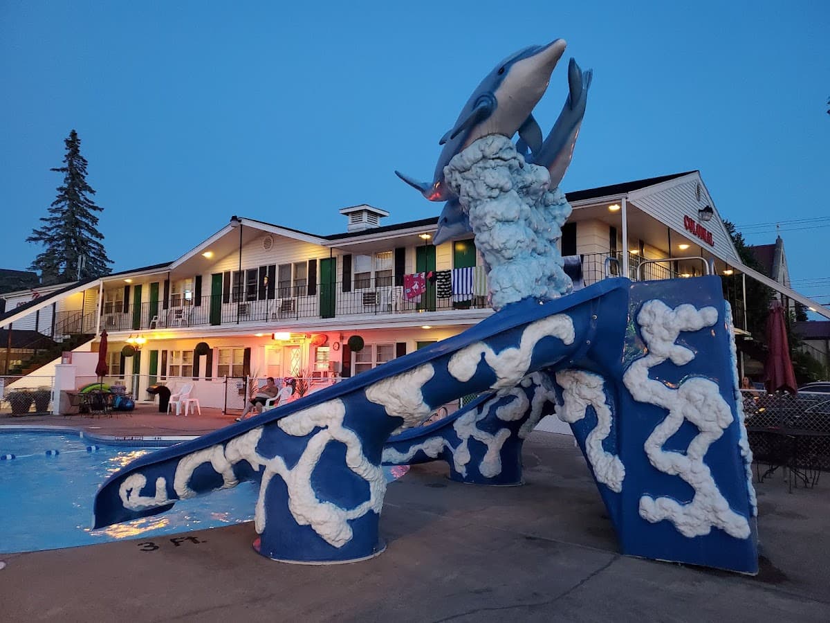 Colonial Motel