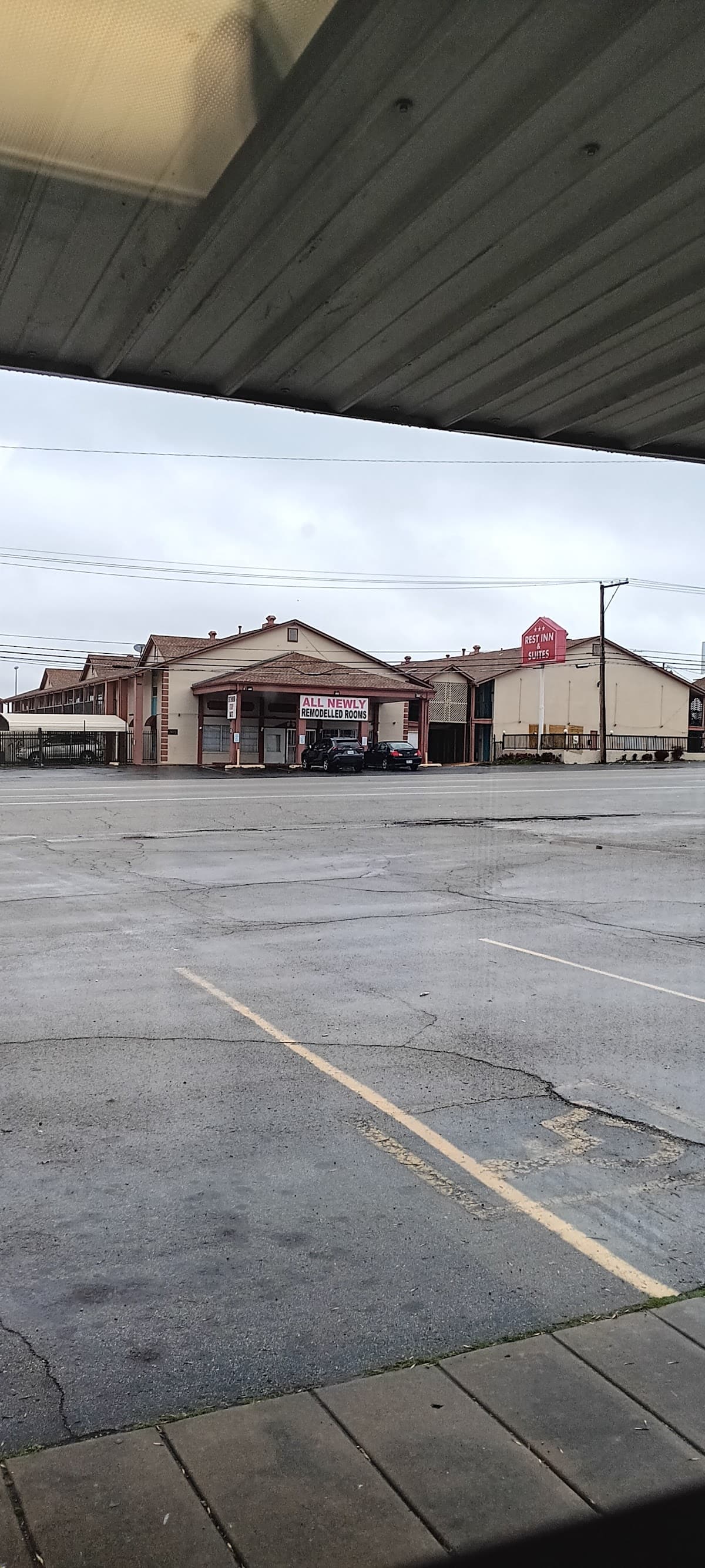Rest Inn & Suites