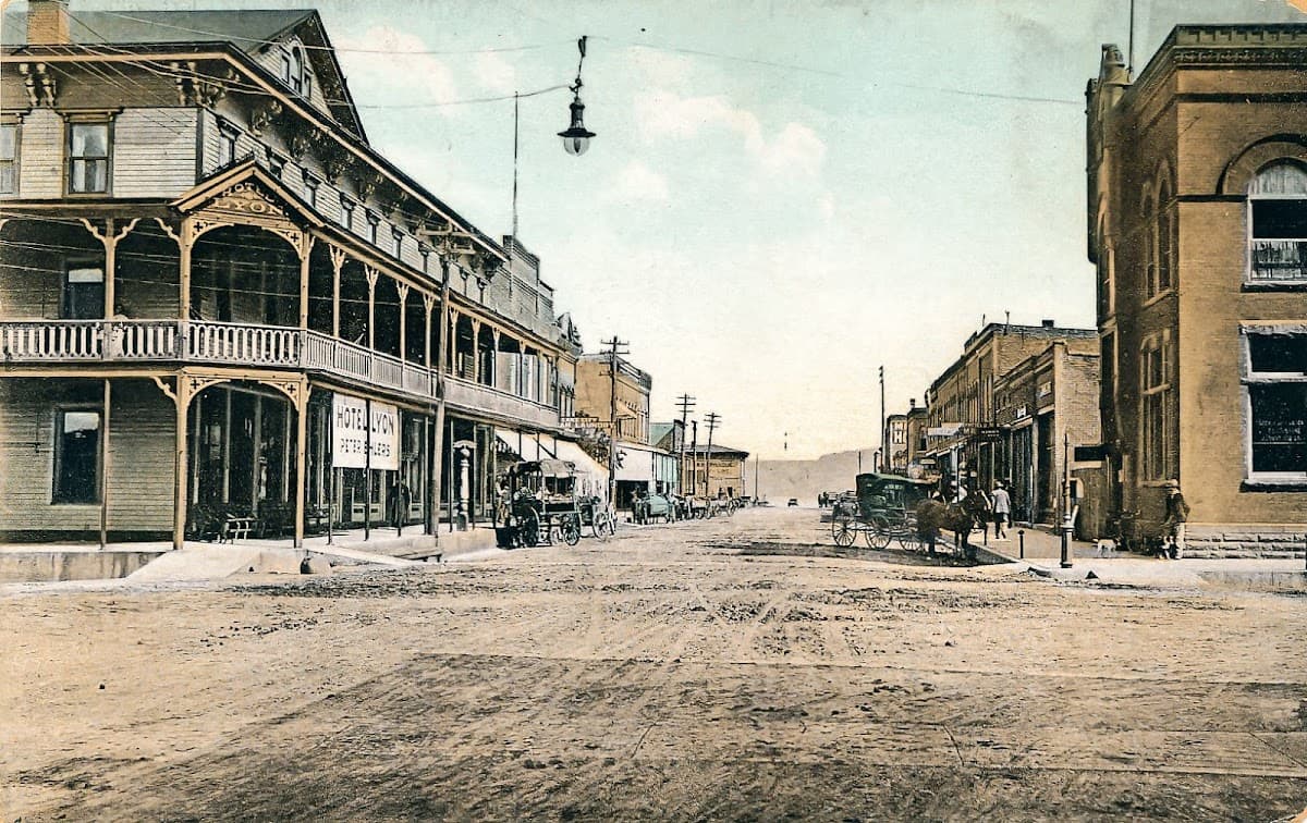Old Lyon Hotel