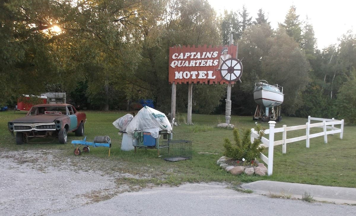 Captains Quarters Motel