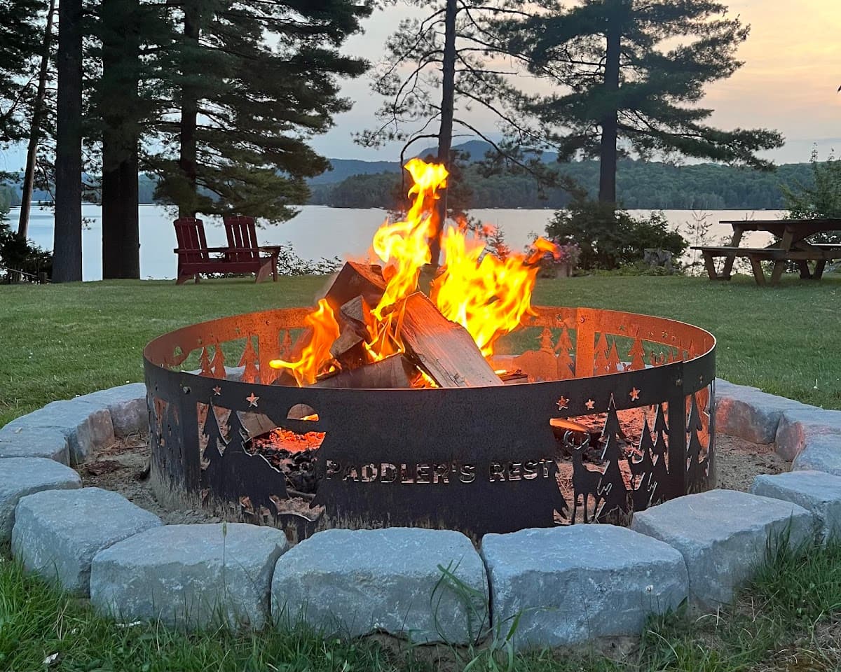 Paddler's Rest Lakefront Cabins and Motel