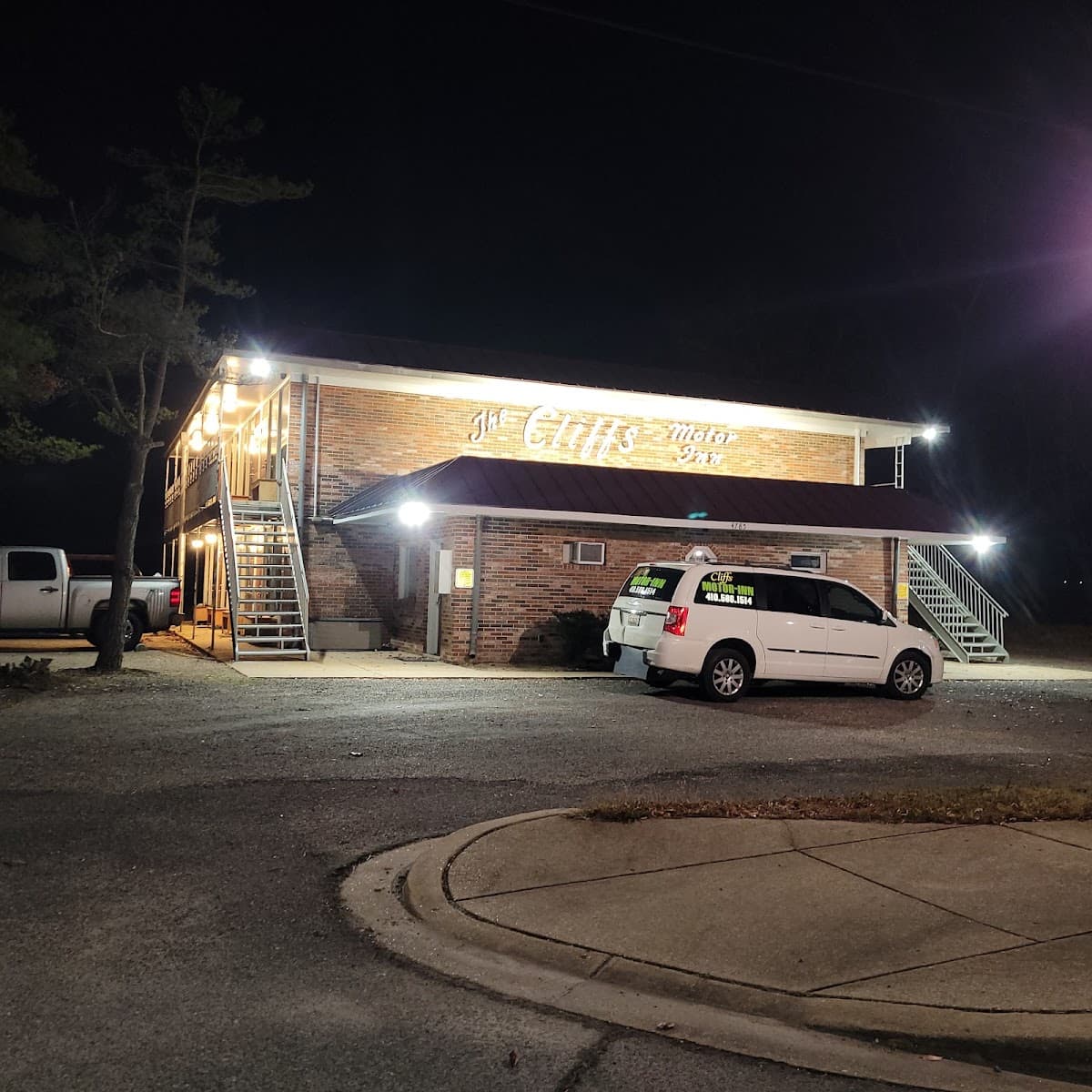 Cliffs Motor Inn