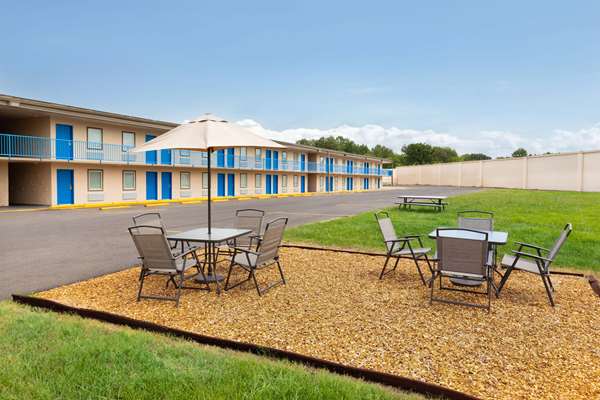 Super 8 by Wyndham Paducah I-24 Exit 4