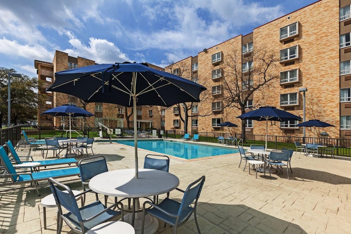 Holiday Inn Express Building 592