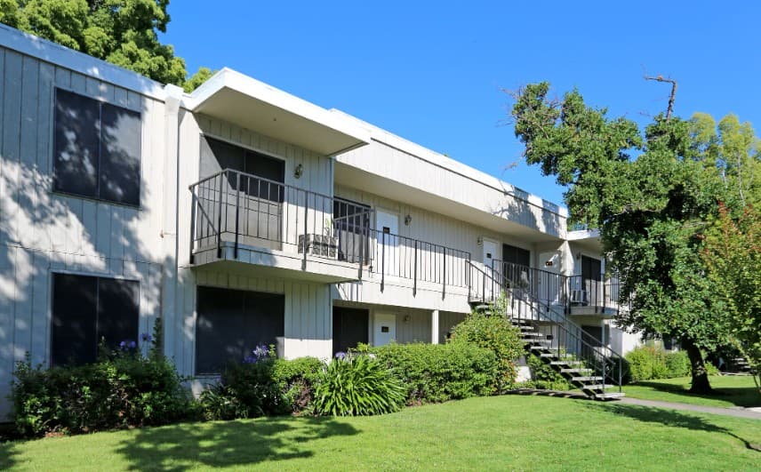 Iron Horse Apartments
