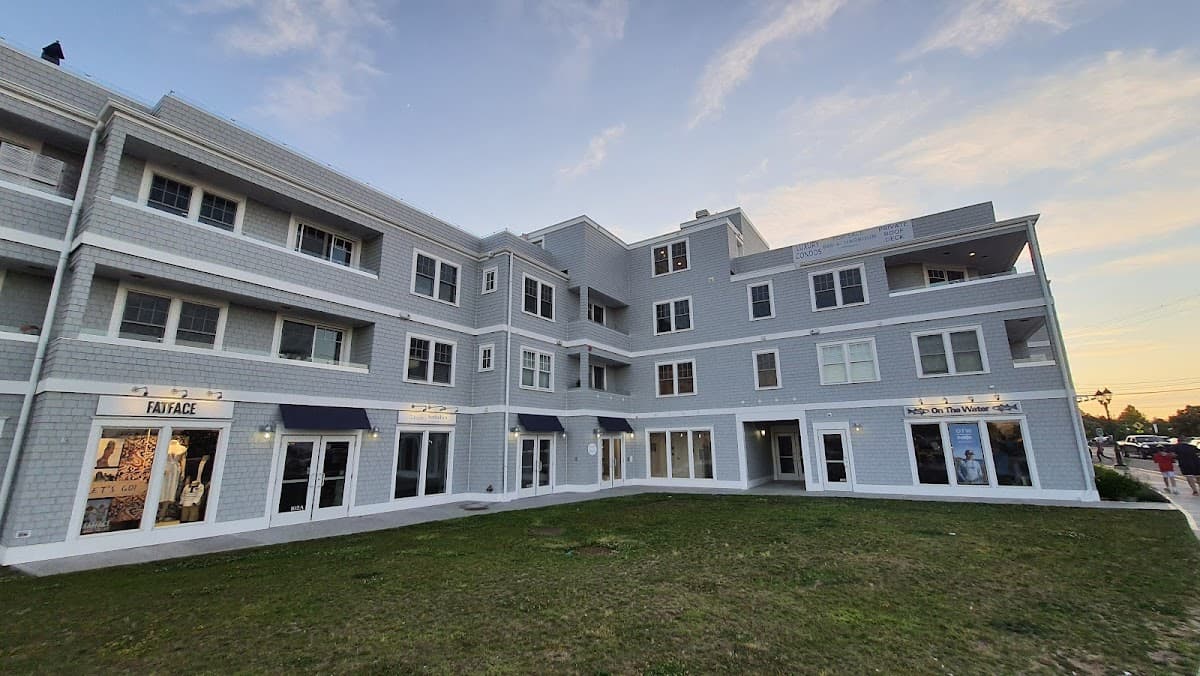 Harbourtown Suites