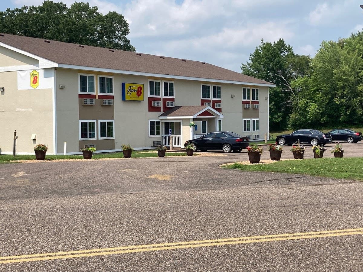 Super 8 by Wyndham Chisago City