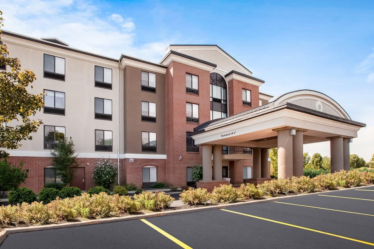 Holiday Inn Express & Suites Cleveland-Richfield by IHG