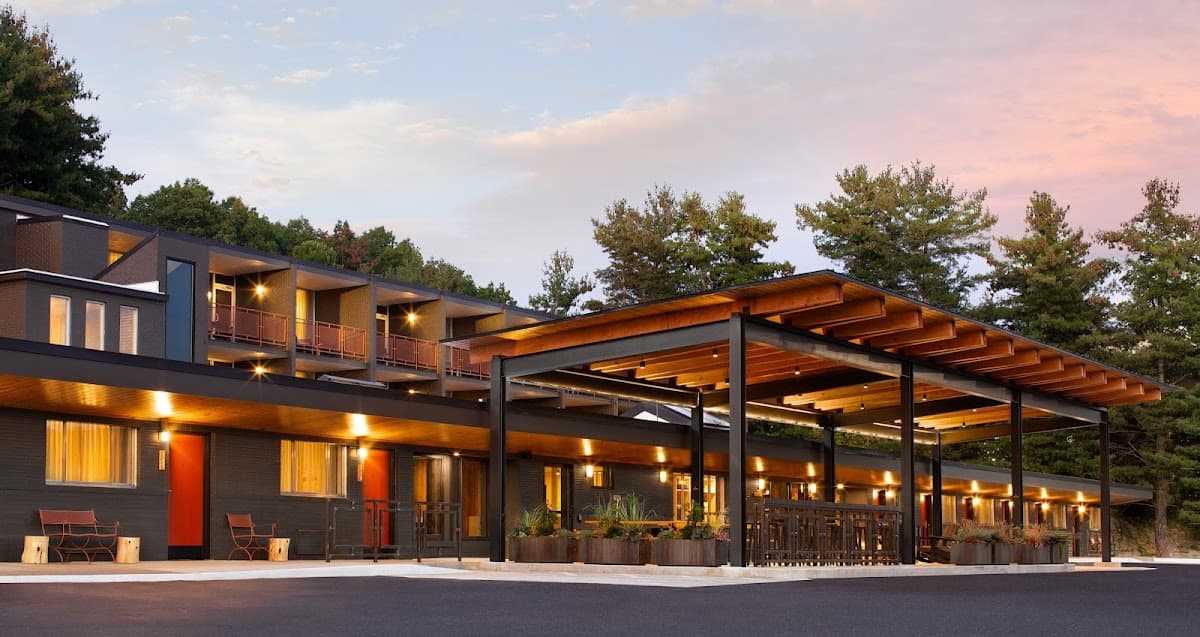 Rhode's Motor Lodge