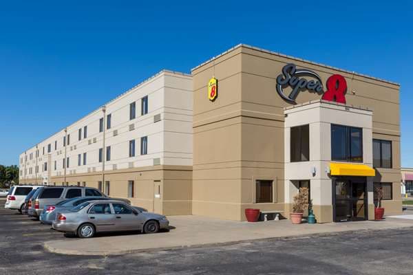 Super 8 by Wyndham Wichita North