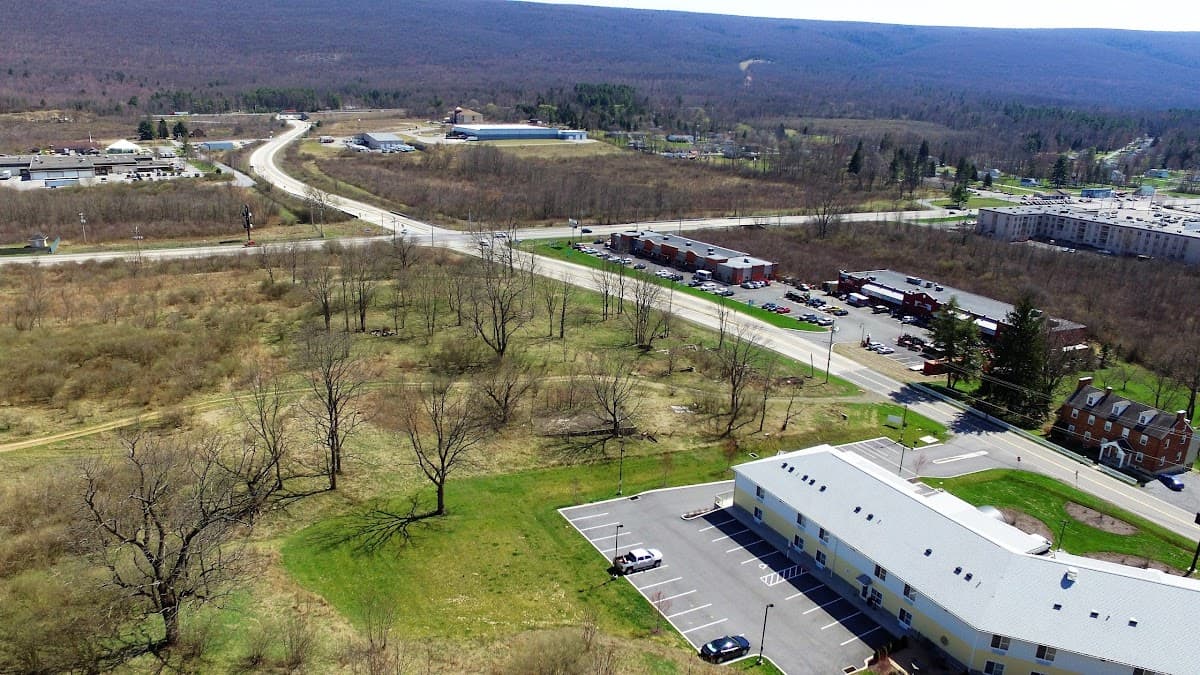 Days Inn & Suites by Wyndham Altoona