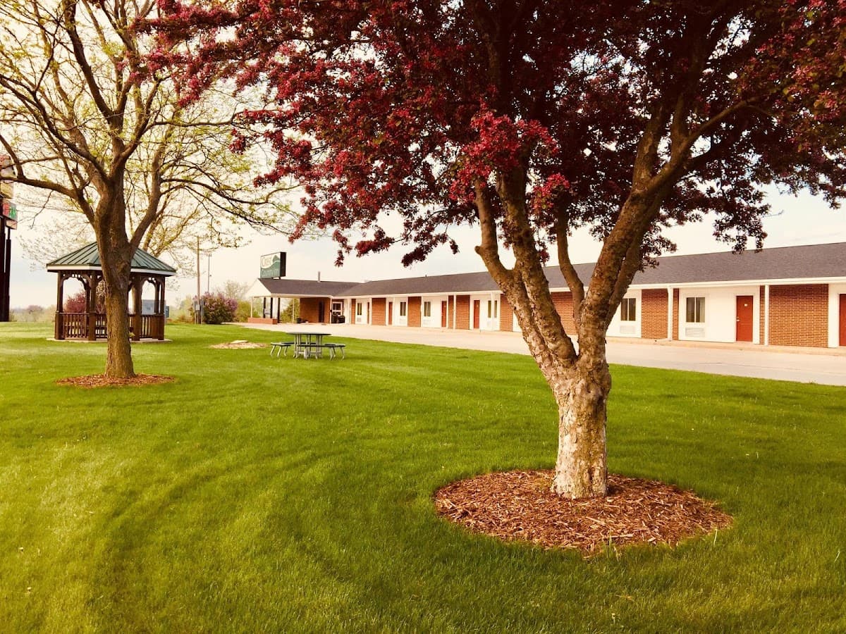 Crest Country Inn