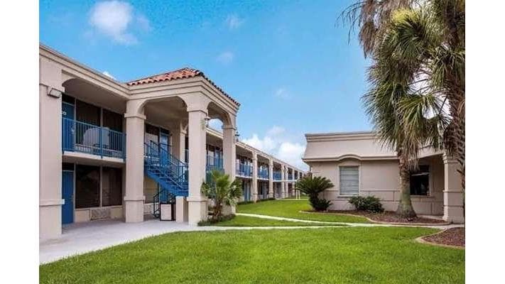 Travelodge by Wyndham Baton Rouge East