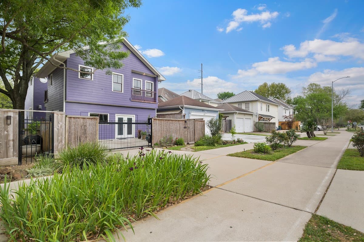 The Royale: A Houston Heights Guesthouse