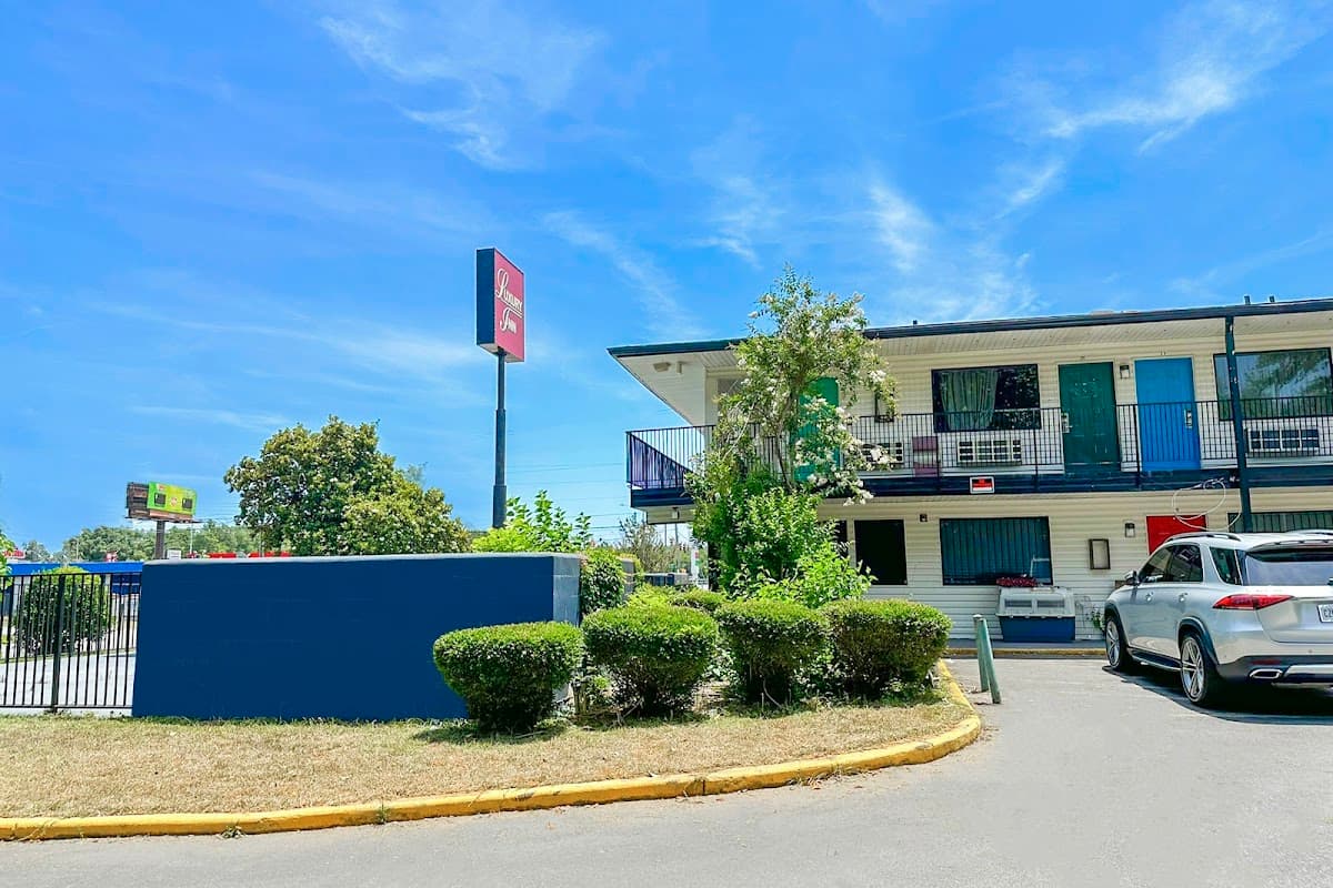Luxury Inn By OYO Albany